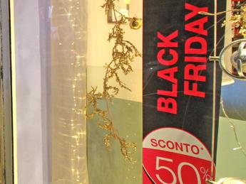 Black Friday dai cellulari alla moda ecco quanto spenderanno gli italiani