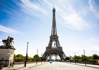 Francia la Torre Eiffel chiusa per sciopero dei dipendenti