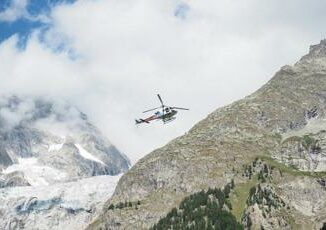 Monte Bianco crolla seracco almeno un morto e 4 feriti