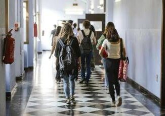 Genova ha malore a scuola poi studentessa confida ai prof Un amico mi ha violentata