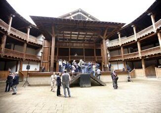 Roma inchiesta crollo scalinata Globe Theatre chiesto processo per gestore