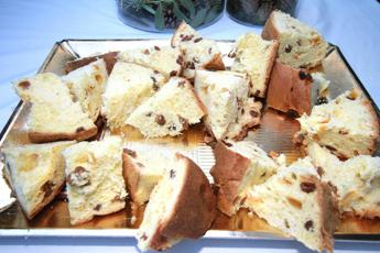 Natale derby panettone pandoro boom calorie max 1 fetta al giorno a colazione