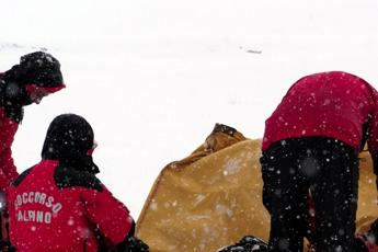 Travolto da valanga nel Bellunese morto scialpinista