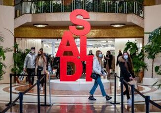 Saldi ad alto rischio per 5 italiani malati di shopping compulsivo