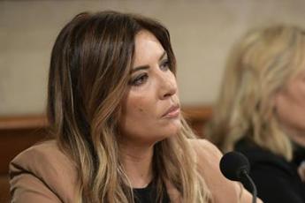 Selvaggia Lucarelli vince in tribunale condannato Luigi Favoloso