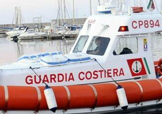 Sicilia collisione in mare tra nave cargo e porta container