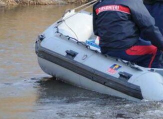 Varese si tuffa nel lago di Lugano e non riemerge morto 23enne