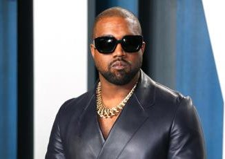 Kanye West nella bufera presenta nuovo album con cappuccio stile Ku Klux Klan