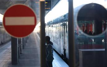 Sciopero oggi 10 novembre treni a rischio per stop di 24 ore personale in appalto esterno