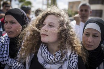 Ahed Tamimi licona della protesta palestinese tra i detenuti che Israele potrebbe liberare