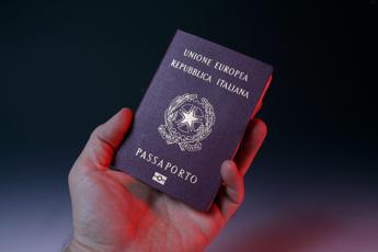 Altroconsumo per il rilascio del passaporto tempi di attesa lunghi e costi alti