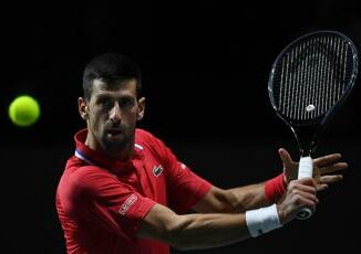 Australian Open Djokovic supera Etcheverry e vola agli ottavi