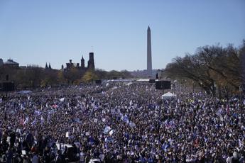 In migliaia alla marcia per Israele a Washington No al cessate il fuoco