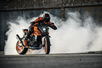 KTM lancia a EICMA la nuova 990 DUKE 2024