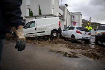 Maltempo Toscana allerta arancione domani a Prato. Il sindaco State a casa