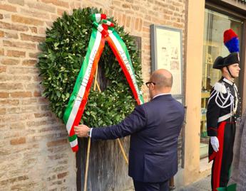 Modena il ministro della Cultura Sangiuliano depone una corona a memoria di Angelo Fortunato Formiggini