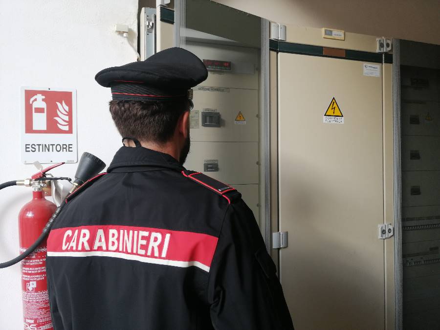 Controllo dei carabinieri furto energia palermo