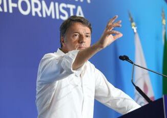 Esce Palla al centro tra populismi di destra e sinistra la terza via di Renzi per il riformismo