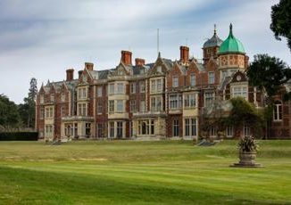 Largo alla famiglia di Camilla a Natale a Sandringham si stara un po stretti