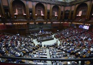 Parlamento come un ring cronache e diari di tumulti e scontri in Aula