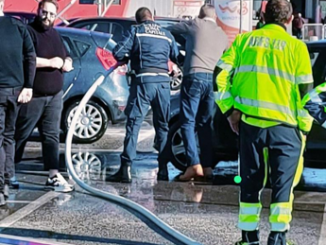 Roma auto gpl in fiamme a Castelromano polizia locale interviene nessun ferito