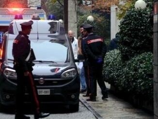 Tragedia a Secondigliano si appartano in garage con auto accesa fidanzatini uccisi dal monossido