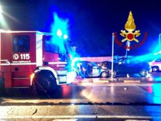 Cagliari schianto frontale contromano nella notte un morto e tre feriti