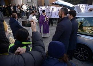 Giovanna Pedretti parroco In tantissimi ai funerali ennesima attestazione di stima