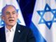 Israele Netanyahu con copia Mein Kampf in arabo Trovata a Gaza cosi educano figli