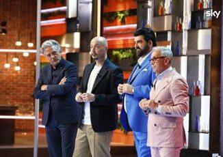 MasterChef Italia festeggia 300 episodi con 3 eliminazioni e il ritorno dal passato di Bastianich