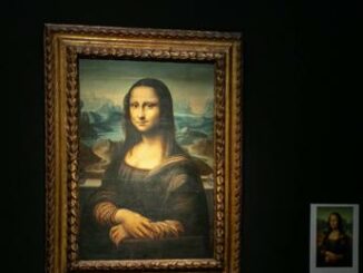 Protesta attivisti clima al Louvre zuppa sul vetro della Gioconda