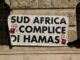 Volantini su muri ambasciata a Roma Sud Africa complice di Hamas