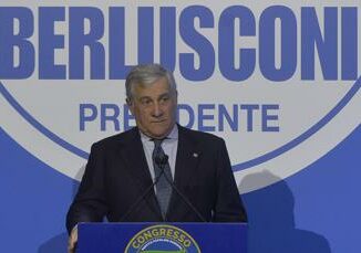 Congresso Forza Italia Tajani lancia sfida europea nel nome di Berlusconi Maradona