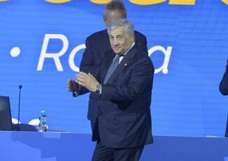 Congresso Forza Italia oggi elezione di Tajani a segretario Futuro roseo nel segno di Berlusconi