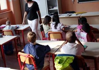 Eurispes per 87 docenti elementari e medie spesa istruzione scarsa o insufficiente