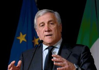 Houthi Tajani Attacco a nave Duilio conferma gravita minaccia terroristica