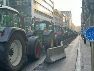 Mille trattori per le strade di Bruxelles protesta nel giorno del Consiglio Ue