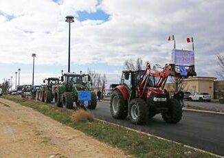 Protesta agricoltori arriva a Roma primi trattori su Nomentana