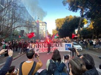 Roma 700 studenti davanti sede Rai Stop a propaganda sionista