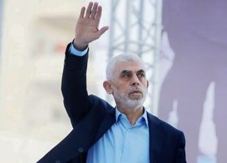 Sinwar nuovo capo di Hamas. Israele Il suo posto e accanto a Deif