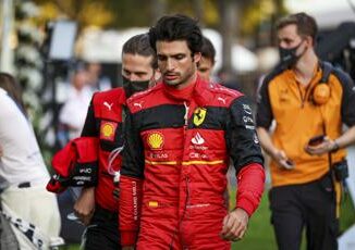 Ferrari Carlos Sainz operato per appendicite salta il Gp Arabia Saudita