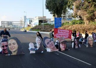 Gaza ancora proteste e blocchi a Tel Aviv per rilascio ostaggi