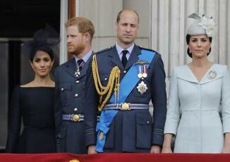 Harry e Meghan tenuti alloscuro sulla salute di Kate il Palazzo non si fida