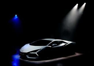 Lamborghini Bari svela Revuelto linnovazione ibrida della Casa del Toro