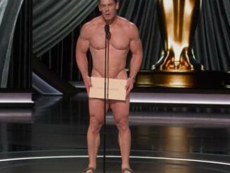 Oscar 2024 John Cena nudo sul palco