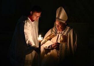 Veglia di Pasqua il Papa Non lasciamoci imprigionare dai macigni della morte