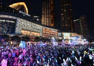 ICONSIAMs THAICONIC SONGKRAN CELEBRATION Achieves Sensational Success as Tourists from All Over the World Join in the Unforgettable Water Splashing and Cultural Festivities