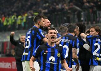 Inter campione dItalia Milan battuto 2 1 nel derby scudetto nerazzurro