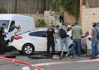 Israele auto contro pedoni a Gerusalemme il video dellattacco