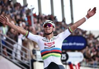 Parigi Roubaix vince Van der Poel